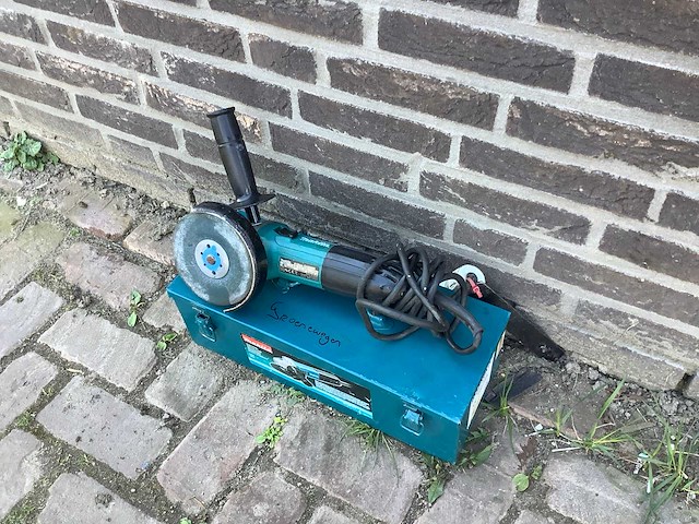 Makita haakse slijpmachine - afbeelding 1 van  3