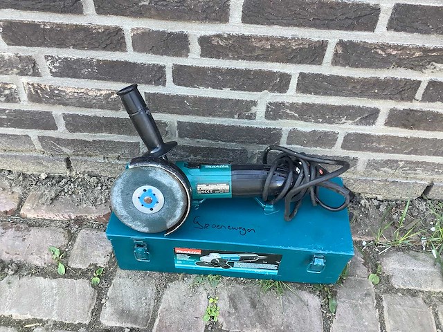 Makita haakse slijpmachine - afbeelding 2 van  3