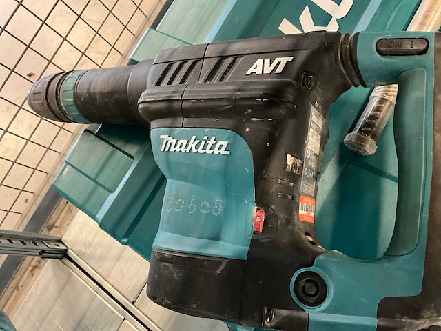 Makita hm1111c boor-/ breekhamer - afbeelding 2 van  4