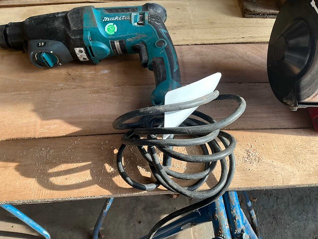 Makita hr2610 boorhamer met beitelfunctie - afbeelding 2 van  6