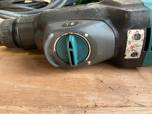 Makita hr2610 boorhamer met beitelfunctie - afbeelding 3 van  6