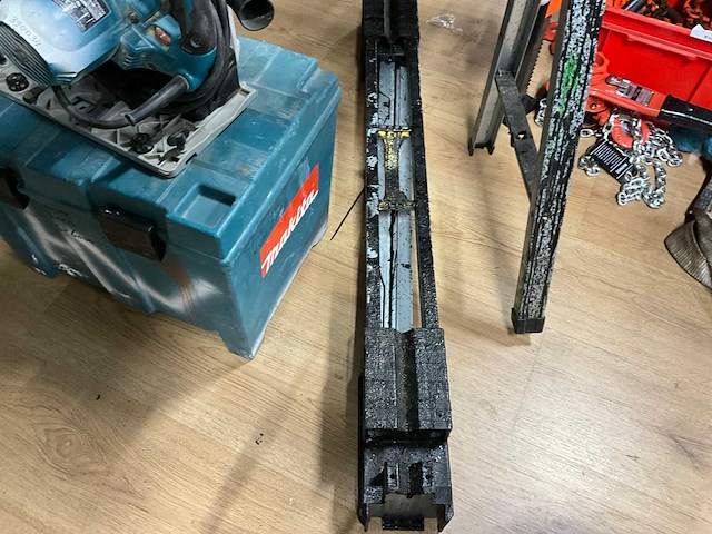 Makita invalcirkelzaagmachine met opvouwbare zaagbok - afbeelding 6 van  7