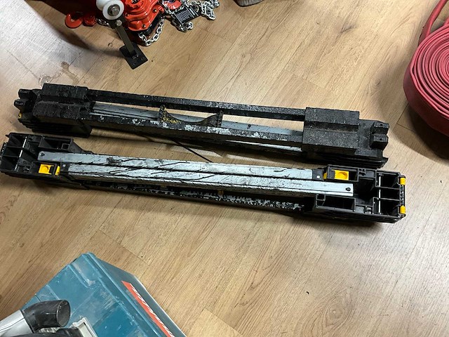 Makita invalcirkelzaagmachine met opvouwbare zaagbok - afbeelding 7 van  7