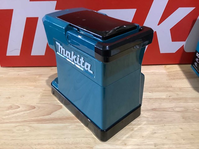 Makita koffiemachine op accu - afbeelding 11 van  15