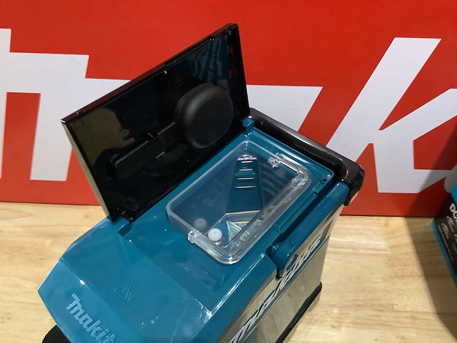 Makita koffiemachine op accu - afbeelding 9 van  15