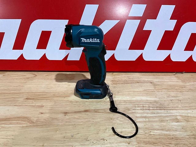 Makita led zaklamp op accu - afbeelding 2 van  4