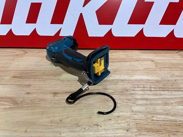 Makita led zaklamp op accu - afbeelding 3 van  3