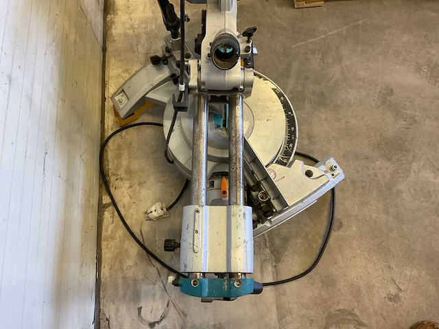 Makita ls1018l afkort- en verstekzaag - afbeelding 4 van  7