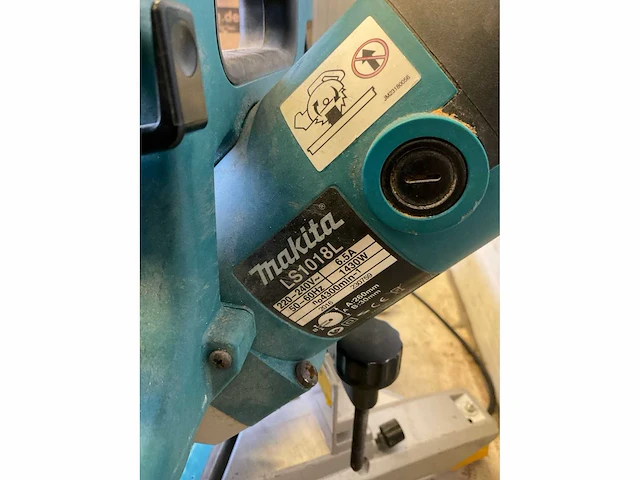 Makita ls1018l afkort- en verstekzaag - afbeelding 5 van  7
