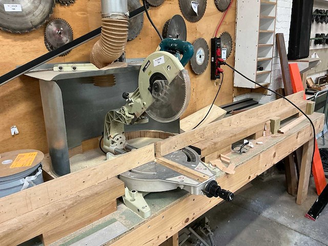 Makita ls1214f afkortzaag - afbeelding 1 van  6