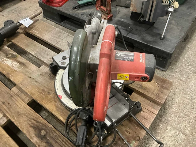 Makita m2300 afkortcirkelzaagmachine - afbeelding 2 van  4