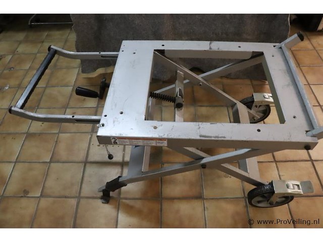 Makita onderstel voor tafelzaag - afbeelding 1 van  8