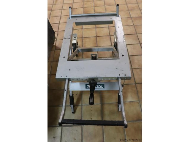 Makita onderstel voor tafelzaag - afbeelding 3 van  8
