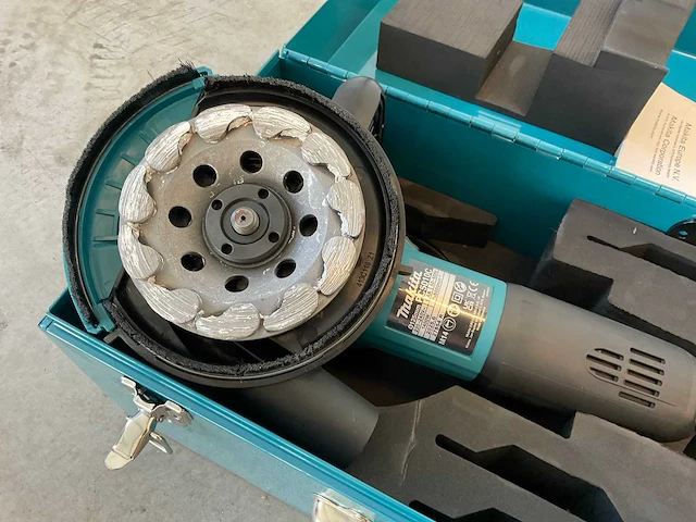 Makita pc5010c betonschaaf - afbeelding 3 van  4