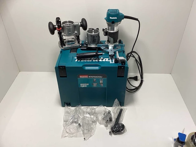 Makita rt0702cx2j boven- en kantenfrees set (in m-box) - afbeelding 1 van  13