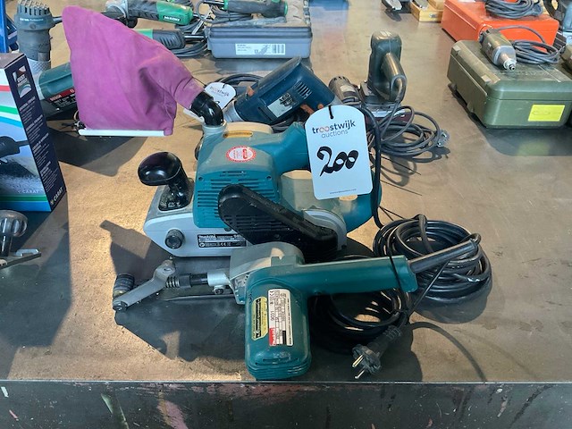 Makita schuurmachine (2x) - afbeelding 1 van  2