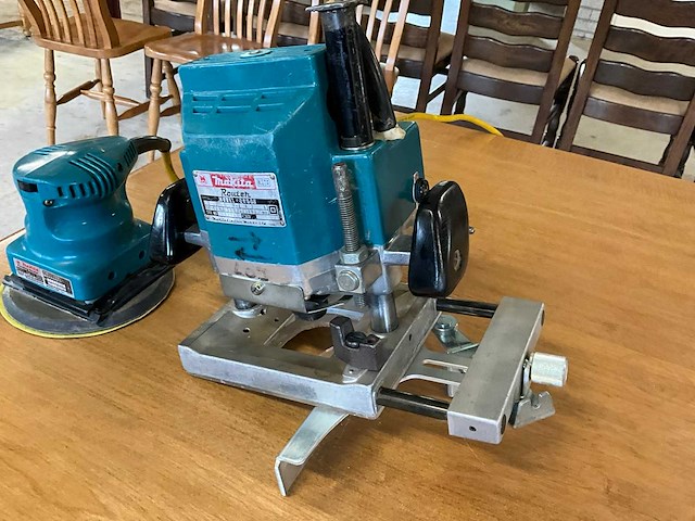 Makita schuurmachine en bovenfrees - afbeelding 2 van  8