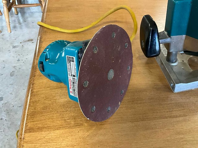 Makita schuurmachine en bovenfrees - afbeelding 4 van  8
