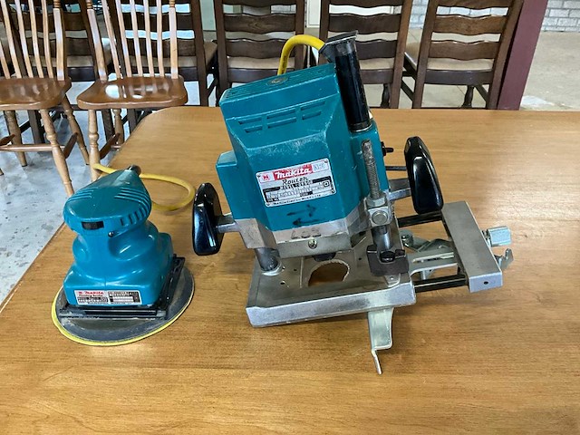 Makita schuurmachine en bovenfrees - afbeelding 1 van  8