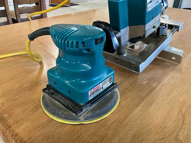 Makita schuurmachine en bovenfrees - afbeelding 3 van  8
