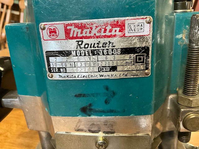 Makita schuurmachine en bovenfrees - afbeelding 6 van  8