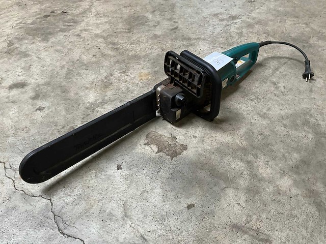 Makita uc3001 kettingzaag - afbeelding 1 van  3
