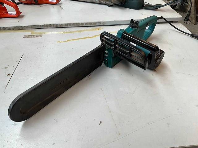 Makita uc3010a kettingzaag - afbeelding 1 van  5