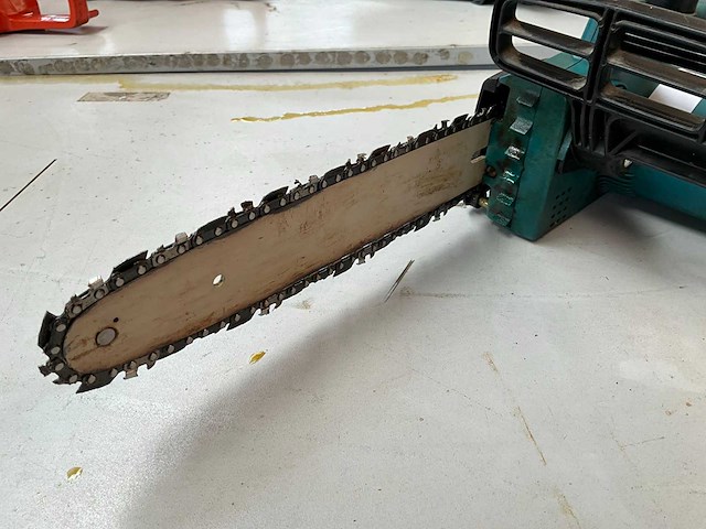 Makita uc3010a kettingzaag - afbeelding 2 van  5