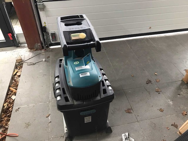 Makita ud2500 hakselaar - afbeelding 1 van  2