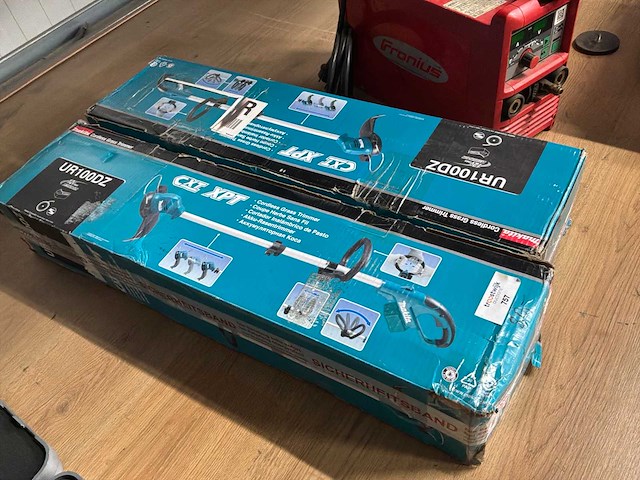 Makita ur100d accu grastrimmer (2x) - afbeelding 4 van  4