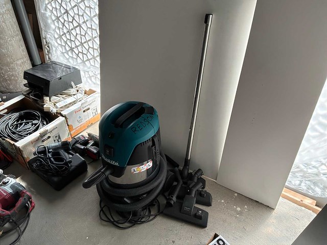 Makita vc3011l industriële stofzuiger - afbeelding 1 van  1