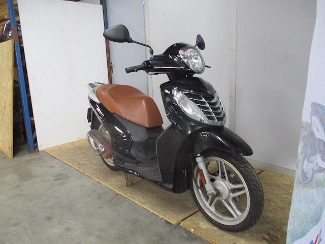 Malaguti - bromscooter - centro - scooter - afbeelding 4 van  11