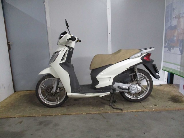 Malaguti - bromscooter - centro - scooter - afbeelding 1 van  11