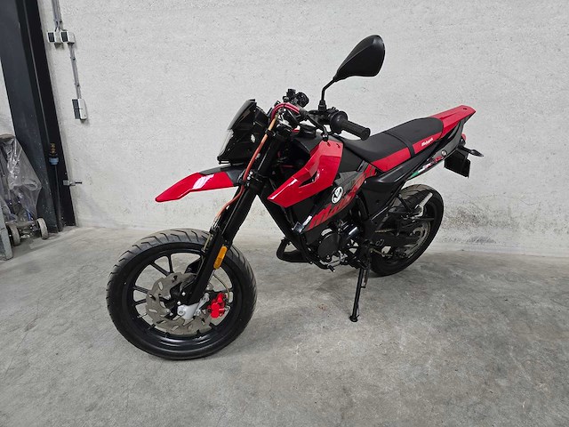Malaguti - super motard - xsm lc - 2t 45km uitvoering dzh35j - afbeelding 3 van  5