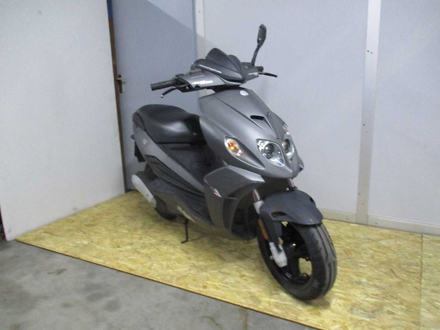 Malaguti 2 takt - bromscooter - phantom f12 r.lc. dubbel disc - scooter - afbeelding 7 van  11
