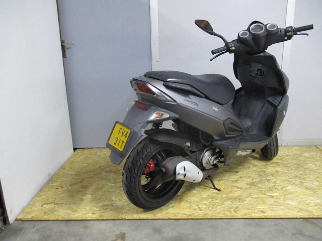 Malaguti 2 takt - bromscooter - phantom f12 r.lc. dubbel disc - scooter - afbeelding 9 van  11