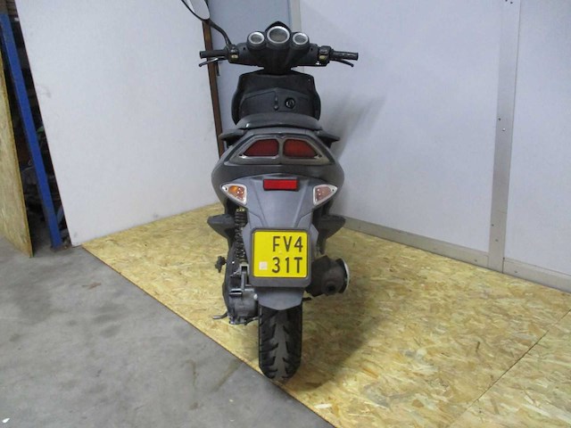 Malaguti 2 takt - bromscooter - phantom f12 r.lc. dubbel disc - scooter - afbeelding 10 van  11