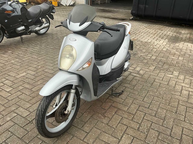 Malaguti kymco scooter - afbeelding 1 van  4