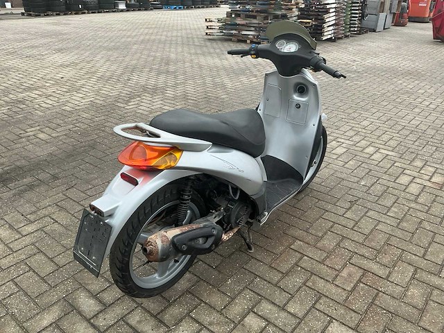 Malaguti kymco scooter - afbeelding 2 van  4