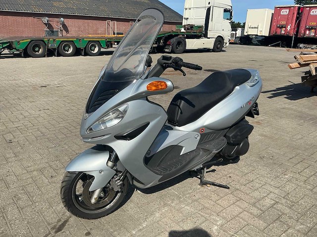 Malaguti madison s250 motorfiets - afbeelding 1 van  3