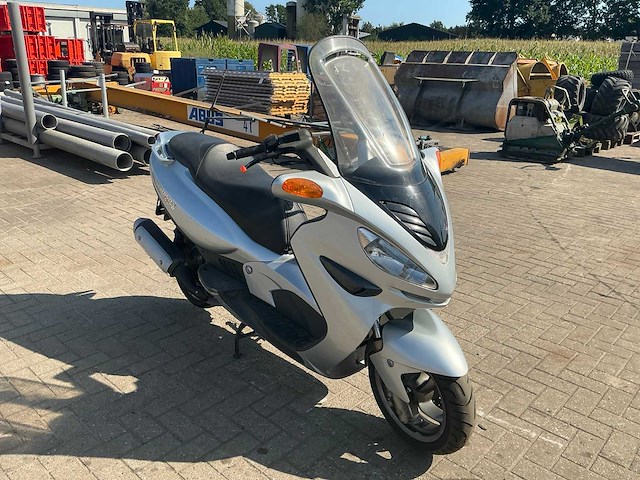 Malaguti madison s250 motorfiets - afbeelding 3 van  3