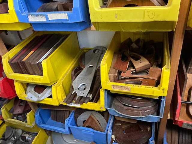 Mallen voor diverse aluminium vleugelprofielen - afbeelding 3 van  17