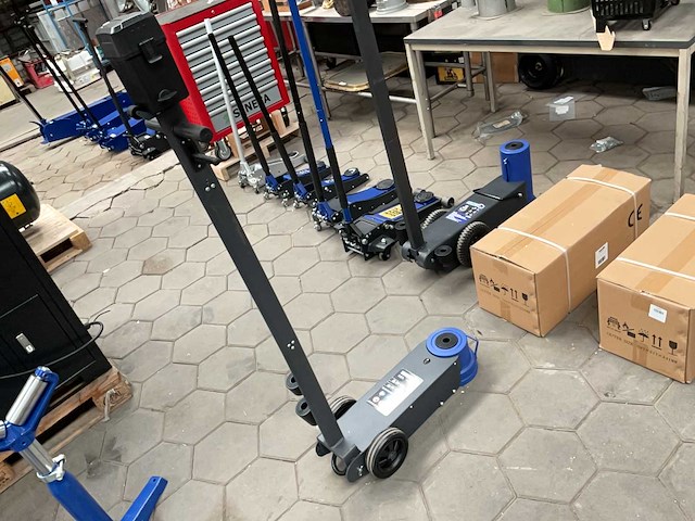Mammuth fj40eht garagekrik - afbeelding 1 van  6