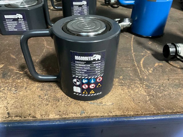 Mammuth mc2050 hydraulische cylinder - afbeelding 1 van  2