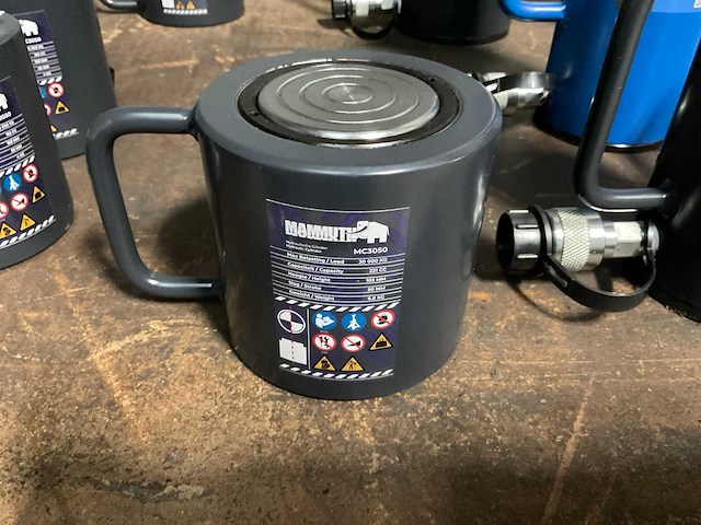 Mammuth mc3050 hydraulische cylinder - afbeelding 1 van  2
