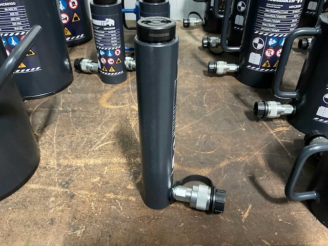 Mammuth mpc0510 hydraulische cylinder - afbeelding 1 van  2