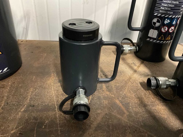 Mammuth mpc2050 hydraulische cylinder - afbeelding 1 van  2