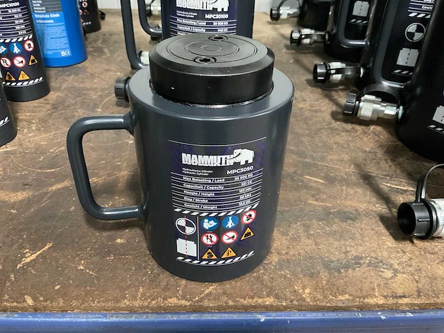 Mammuth mpc3050 hydraulische cylinder - afbeelding 1 van  1