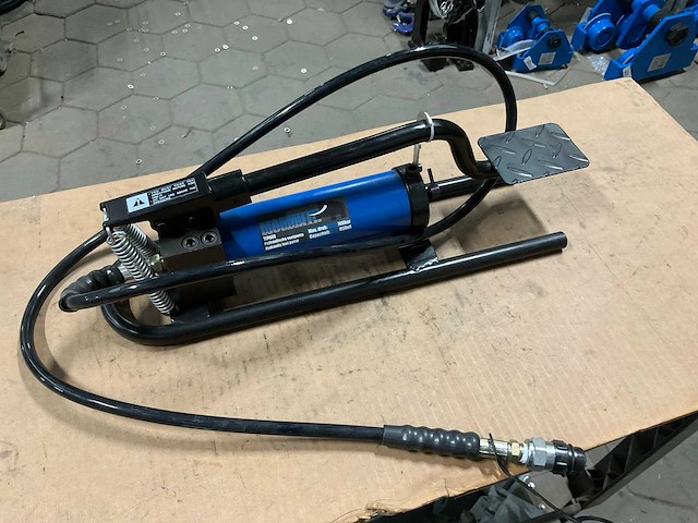 Mammuth tfp800 hydraulische voetpomp - afbeelding 1 van  3