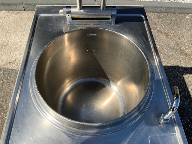 Mamoli kookketel met wateraansluiting. - afbeelding 2 van  8